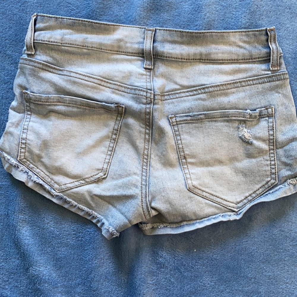 Mudd distressed cuffed jean shorts Size 3 - Picture 3 of 5